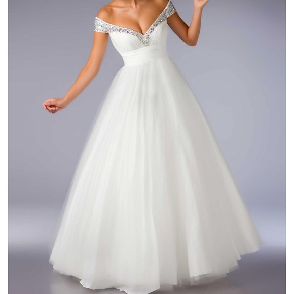 Mac Duggal Sweetheart Ballgown Prom Dress - Picture 6 of 9